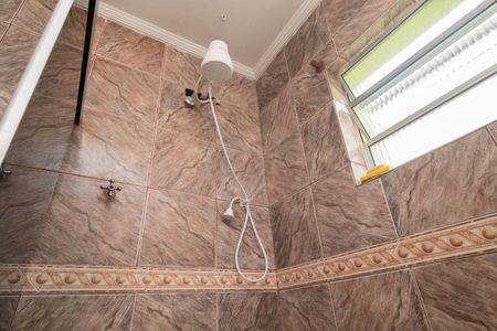 Casa à venda com 250m², 3 quartos e 2 vagasBanheiro social