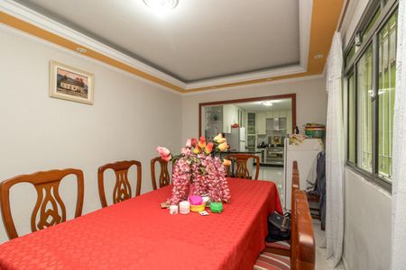 Casa à venda com 250m², 3 quartos e 2 vagasCopa