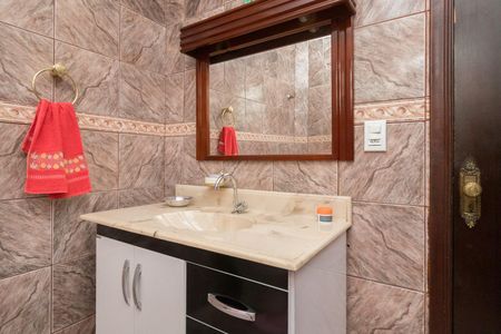 Casa à venda com 250m², 3 quartos e 2 vagasBanheiro social