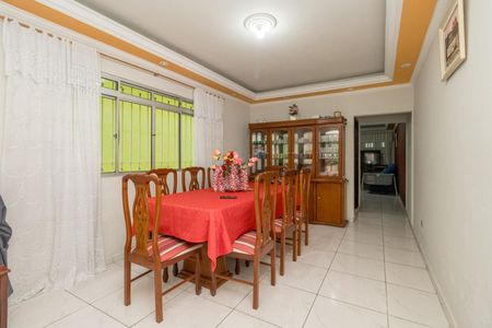 Casa à venda com 250m², 3 quartos e 2 vagasCopa