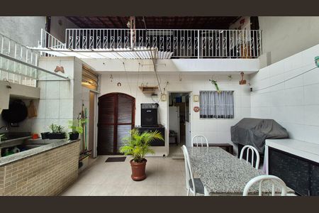 Casa à venda com 200m², 2 quartos e 2 vagas