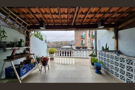 Casa à venda com 200m², 2 quartos e 2 vagas