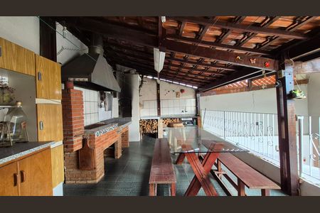 Casa à venda com 200m², 2 quartos e 2 vagas