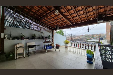 Casa à venda com 200m², 2 quartos e 2 vagas