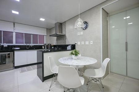 Apartamento à venda com 250m², 4 quartos e 4 vagasCozinha