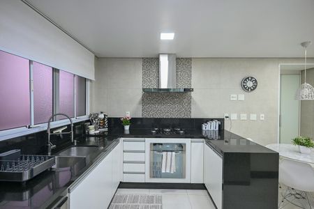 Apartamento à venda com 250m², 4 quartos e 4 vagasCozinha