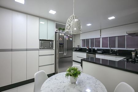 Apartamento à venda com 250m², 4 quartos e 4 vagasCozinha