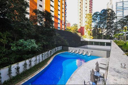 Apartamento à venda com 250m², 4 quartos e 4 vagas Apartamento à venda com 250m², 4 quartos e 4 vagasPiscina 2