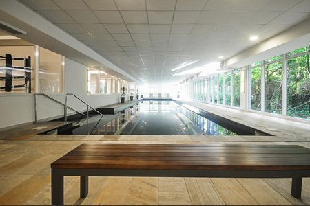 Apartamento à venda com 250m², 4 quartos e 4 vagas Apartamento à venda com 250m², 4 quartos e 4 vagasPiscina 1