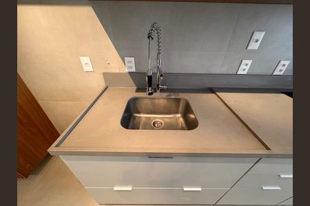 Apartamento para alugar com 85m², 2 quartos e 1 vaga Apartamento para alugar com 85m², 2 quartos e 1 vagaCozinha e Área de Serviço