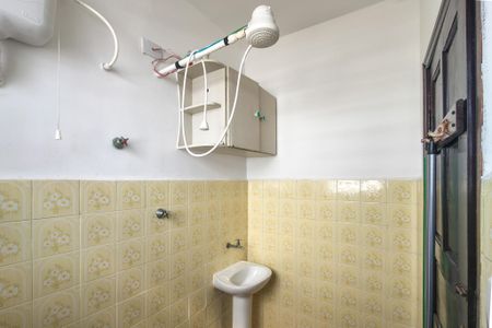 Studio para alugar com 25m², 0 quarto e sem vaga Studio para alugar com 25m², 0 quarto e sem vagaBanheiro