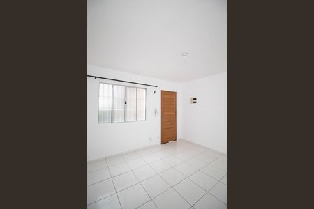 Sala de apartamento para alugar com 2 quartos, 50m² em Jardim Flor da Montanha, Guarulhos