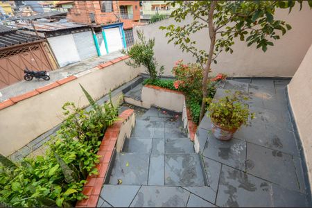 Casa para alugar com 130m², 2 quartos e 2 vagas Casa para alugar com 130m², 2 quartos e 2 vagasEscada