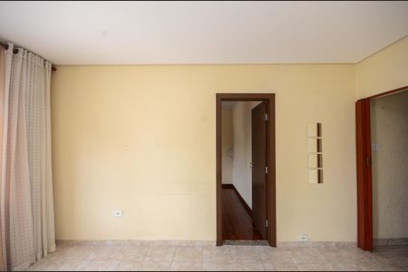 Casa para alugar com 130m², 2 quartos e 2 vagas Casa para alugar com 130m², 2 quartos e 2 vagasSala