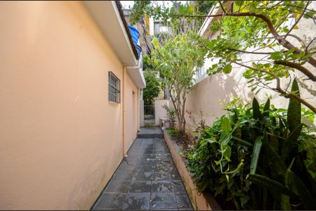 Casa para alugar com 130m², 2 quartos e 2 vagas Casa para alugar com 130m², 2 quartos e 2 vagasCorredor externo