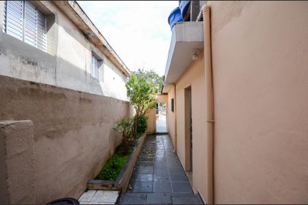 Casa para alugar com 130m², 2 quartos e 2 vagas Casa para alugar com 130m², 2 quartos e 2 vagasCorredor externo