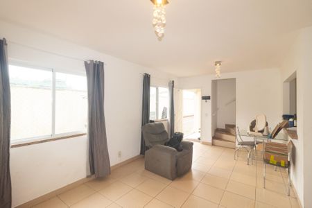 Casa de condomínio para alugar com 70m², 2 quartos e 1 vagaSala