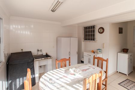 Casa à venda com 80m², 2 quartos e 4 vagasÁrea de Serviço