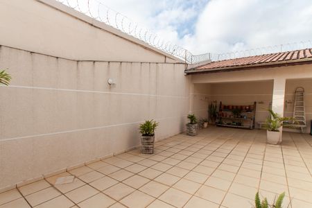 Casa à venda com 80m², 2 quartos e 4 vagasQuintal