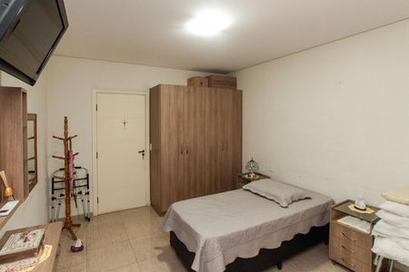 Casa à venda com 80m², 2 quartos e 4 vagasSuíte
