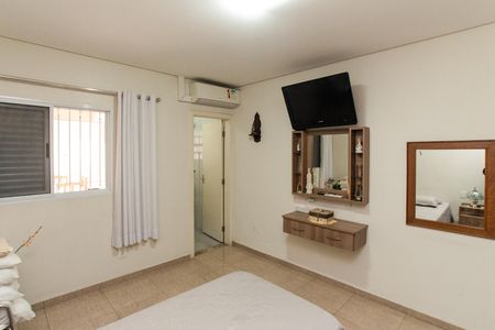 Casa à venda com 80m², 2 quartos e 4 vagasSuíte