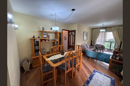 Apartamento à venda com 103m², 3 quartos e 2 vagas Apartamento à venda com 103m², 3 quartos e 2 vagasSala de jantar
