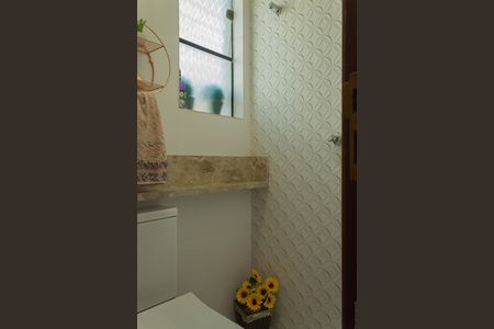 Casa à venda com 256m², 5 quartos e 4 vagasBanheiro de Serviço