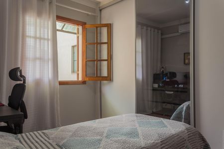 Casa à venda com 256m², 5 quartos e 4 vagasQuarto 2
