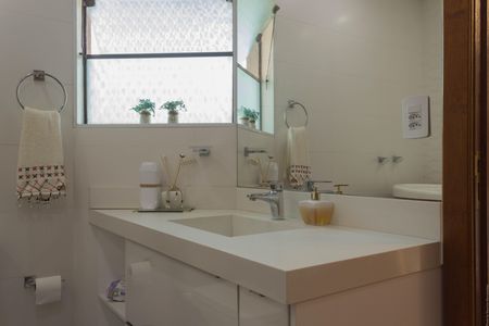Casa à venda com 256m², 5 quartos e 4 vagasBanheiro da Suíte 1