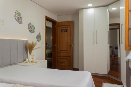 Casa à venda com 256m², 5 quartos e 4 vagasQuarto 1