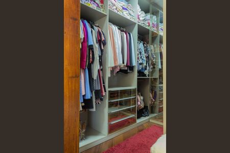 Casa à venda com 256m², 5 quartos e 4 vagasCloset da Suíte 1