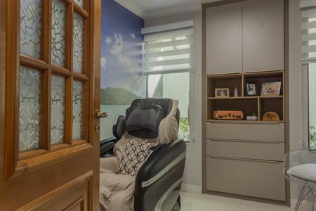 Casa à venda com 256m², 5 quartos e 4 vagasEscritório