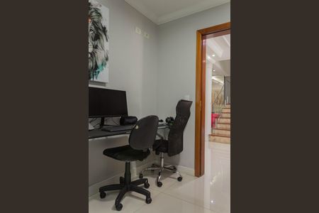 Casa à venda com 256m², 5 quartos e 4 vagasEscritório