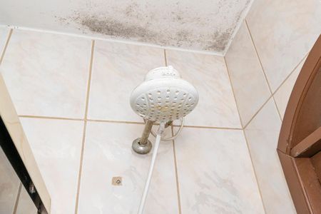 Casa de condomínio à venda com 70m², 3 quartos e 1 vaga Casa de condomínio à venda com 70m², 3 quartos e 1 vagaBanheiro 1