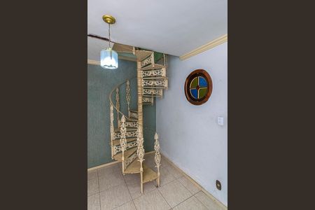 Casa de condomínio à venda com 70m², 3 quartos e 1 vaga Casa de condomínio à venda com 70m², 3 quartos e 1 vagaSala - Acesso ao 2º andar