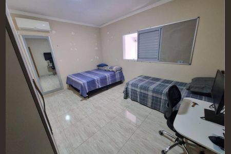 Casa à venda com 215m², 3 quartos e 2 vagas