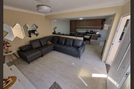 Casa à venda com 3 quartos, 215m² em Jardim Climax, São Paulo