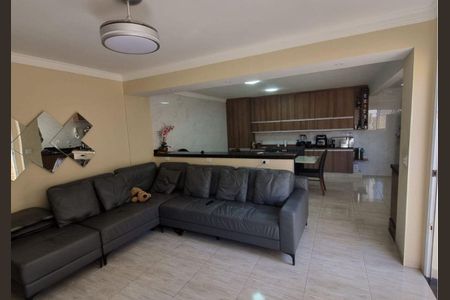 Casa à venda com 3 quartos, 215m² em Jardim Climax, São Paulo