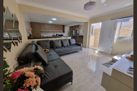 Casa à venda com 215m², 3 quartos e 2 vagas