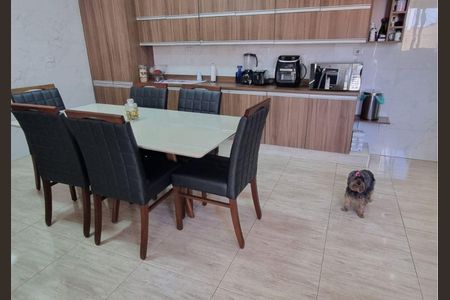 Casa à venda com 215m², 3 quartos e 2 vagas