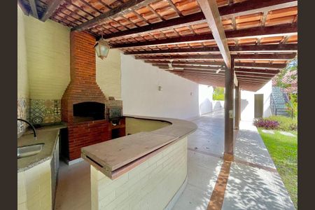Casa à venda com 623m², 4 quartos e 4 vagas