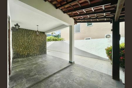 Casa à venda com 623m², 4 quartos e 4 vagas
