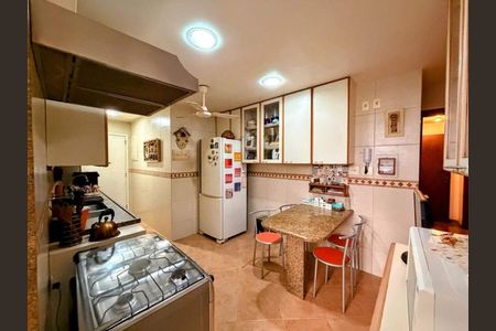 Apartamento à venda com 219m², 4 quartos e 2 vagas