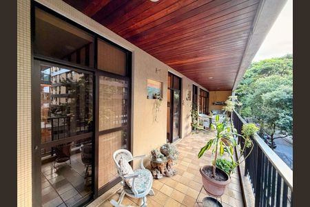 Apartamento à venda com 219m², 4 quartos e 2 vagas