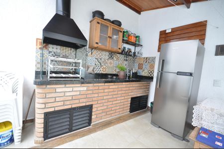 Casa à venda com 200m², 4 quartos e 2 vagasChurrasqueira