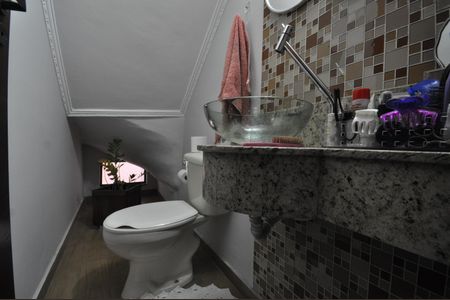 Casa à venda com 200m², 4 quartos e 2 vagasLavabo