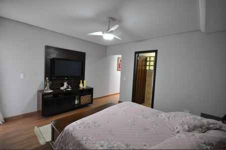 Casa à venda com 200m², 4 quartos e 2 vagasQuarto Suíte