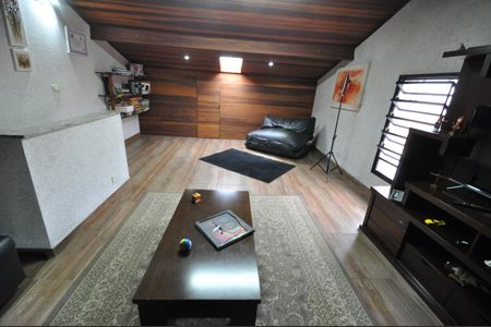 Casa à venda com 200m², 4 quartos e 2 vagasSótão