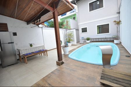 Casa à venda com 200m², 4 quartos e 2 vagasPiscina