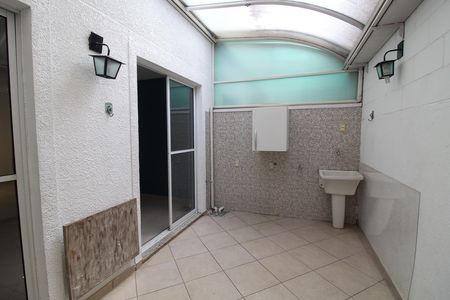 Casa de condomínio à venda com 120m², 3 quartos e 2 vagas Casa de condomínio à venda com 120m², 3 quartos e 2 vagasQuintal